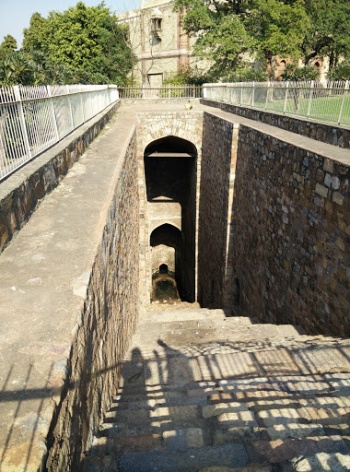 Baoli - New Delhi, DL.jpg