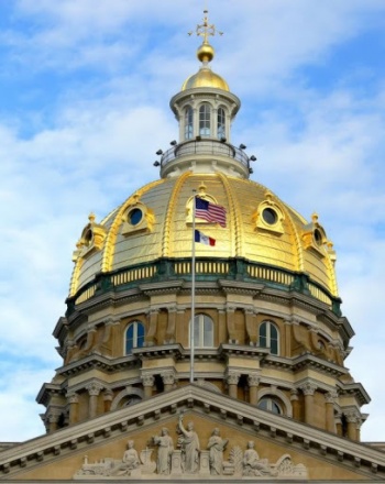 Iowa State Capitol Dome - Des Moines, IA.jpg