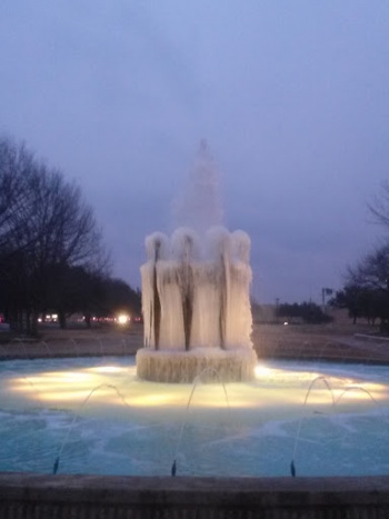 Fountain at Richardson City Hall - Richardson, TX.jpg