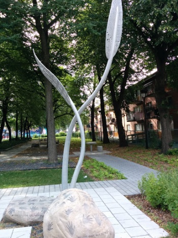 Twirling Leaves Statue - Montréal, QC.jpg