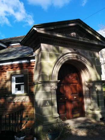 Quaker Meeting House - Birmingham, England.jpg