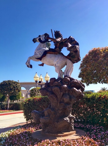 Knight King Statue - Costa Mesa, CA.jpg
